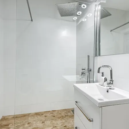 Exclusive New Town Apartment *